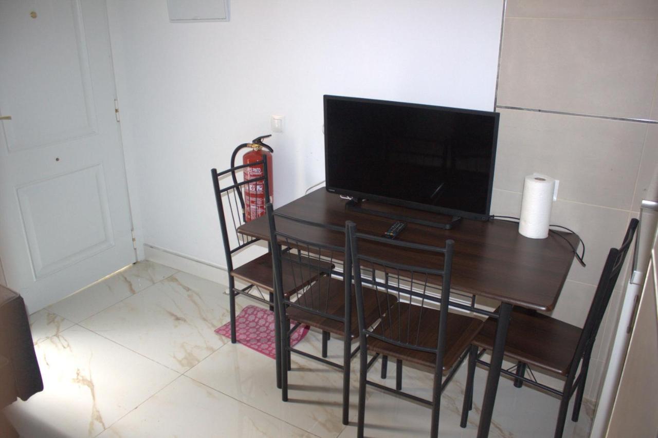 Room In Apartment - Habitacion Multiple 04 Carpetana Μαδρίτη Εξωτερικό φωτογραφία